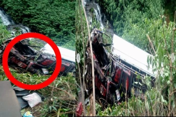 50 அடி பள்ளத்தில் விழுந்து பாரவூர்தி விபத்து!