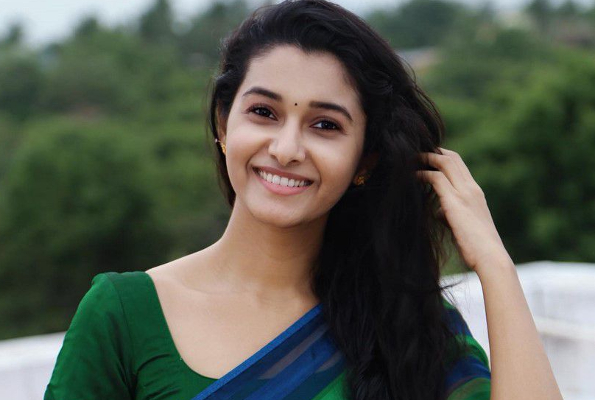 நடிகை பிரியா பவானி ஷங்கருக்கு மிகவும் பிடித்த ஹீரோ இவர் தானாம்.. யார் தெரியுமா