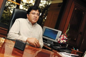 ரூ. 33,000 கோடி சொத்து.., இந்தியாவின் பணக்கார தயாரிப்பாளர்: யார் தெரியுமா?