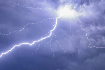 இந்திய மாநிலம் ஒன்றில் மின்னல் தாக்கி 9 பேர் பரிதாபமாக உயிரிழப்பு