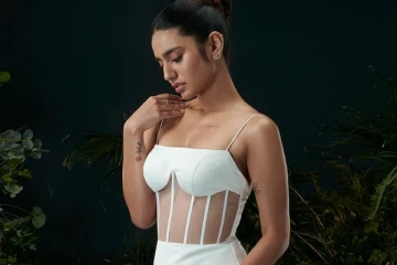 பிரியா வாரியரின் தாறுமாறு கவர்ச்சி போட்டோஷூட்