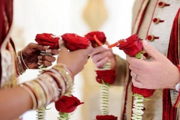 புதுமணத் தம்பதிகள் உட்பட 100 பேருக்கு ஏற்பட்ட நிலை