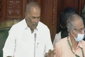 சொல்றதை கேக்குறீங்களா சீட்டை விட்டு எழுந்த சபாநாயகர் : சட்டப்பேரவையில் பரபரப்பு