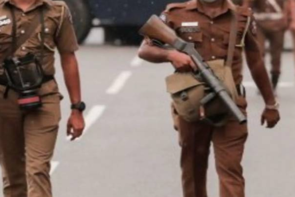 காலியில் பரபரப்பு சம்பவம்: இளைஞரை துப்பாக்கியால் சுட்ட பொலிஸார்! | Galle Suspect Tried Attack Cops Injured Shooting