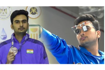 உலக கோப்பை துப்பாக்கி சுடுதல் - முதல் பதக்கத்தை வென்று இந்திய வீரர் அசத்தல்...!