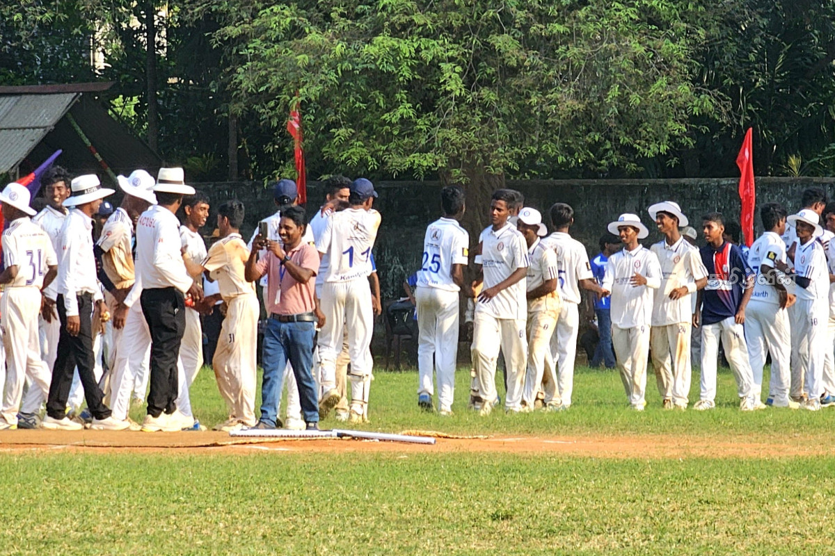 இந்து சகோதரர்களின் போர் சம நிலையில் நிறைவு..! | Savacheri Hindu Manipay Hindu School Cricket இந்து சகோதரர்களின் போர் சம நிலையில் நிறைவு..! | Savacheri Hindu Manipay Hindu School Cricket