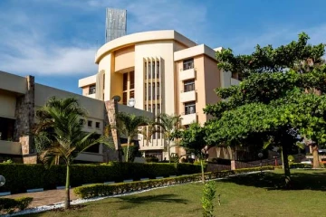 புகலிடக்கோரிக்கையாளர்களை நாடுகடத்தும் திட்டம் ரத்து: 50 மில்லியன் இழப்பீடு கோரும் நாடு