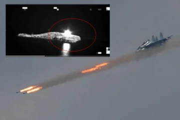 பாம்பு தீவில் ரஷ்ய போர் விமானம் தாக்குதல்: பரபரப்பு வீடியோ