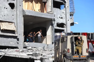 இஸ்ரேல்- ஹமாஸ் போர்: அகதிகள் முகாம் மீது இஸ்ரேல் ராணுவம் தாக்குதல்., 14 பேர் பலி