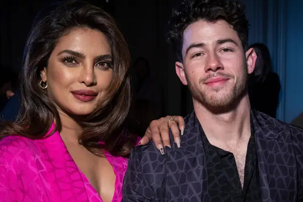 தாயான பிறகும் படுக்கை அறை, எல்லை மீறிய காட்சிகளில் விஜய் பட நடிகை.. ரசிகர்கள் ஷாக் | Priyanka Chopra Acted In 18 Plus Scene