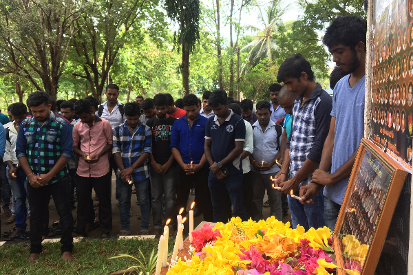 செஞ்சோலை படுகொலையின் நினைவுதினம் யாழ்.பல்கலைக்கழக மாணவர்களால் முன்னெடுப்பு | Commemoration Cholai Jaffna University Students