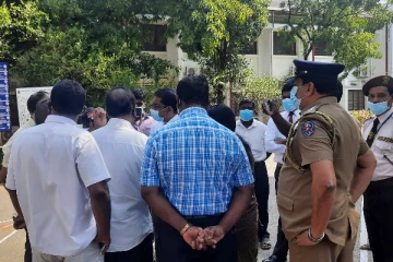 முழுமையாக மாவட்ட செயலகத்தை முடக்குவோம்- போராட்டக்காரர் கடும் எச்சரிக்கை!