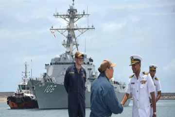 அமெரிக்க கடற்படையின் மூன்றாவது நாசகாரி கப்பல் கொழும்பு துறைமுகத்தில்