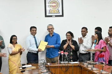 புதிய தேசிய ஊடகக் கொள்கை வரைவு அமைச்சரிடம் நேரடியாகக் கையளிப்பு!