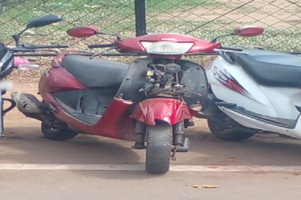 யாழில் எரிபொருள் வரிசையில் உள்ள உந்துருளிகளின் உதிரிப்பாகங்கள் திருட்டு (படம்) - ஐபிசி தமிழ்