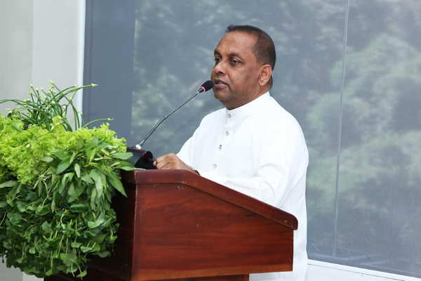 தோட்ட காணி தொடர்பில் பிரதமரிடம் பகிரங்கமாக  சபையில் கேள்வியெழுப்பிய மனோ கணேசன் | Mano Ganesan Questioned The Prime Minister