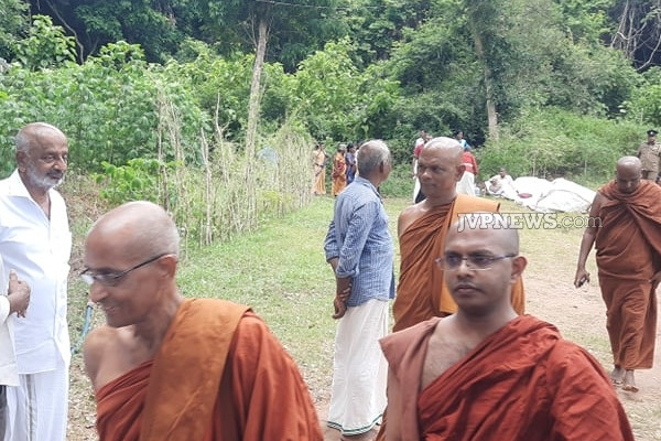 குருந்தூர் மலை ஆதி சிவன் பொங்கல் விழாவில் அரங்கேறிய அராஜகம்; கற்பூரத்தை சப்பாத்து காலால் மிதித்த பொலிஸார்! | Police Anarchy By Trampling On Kurundur Hill