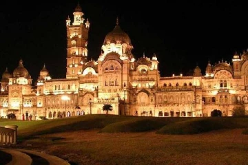 முகேஷ் அம்பானியை விட... இந்த முன்னாள் கிரிக்கெட் வீரரின் வீடு மிகவும் பெரியது: யார் இவர்