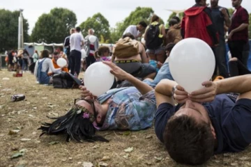 பிரித்தானியாவில் தடைசெய்யப்பட்ட சிரிப்பு வாயு!