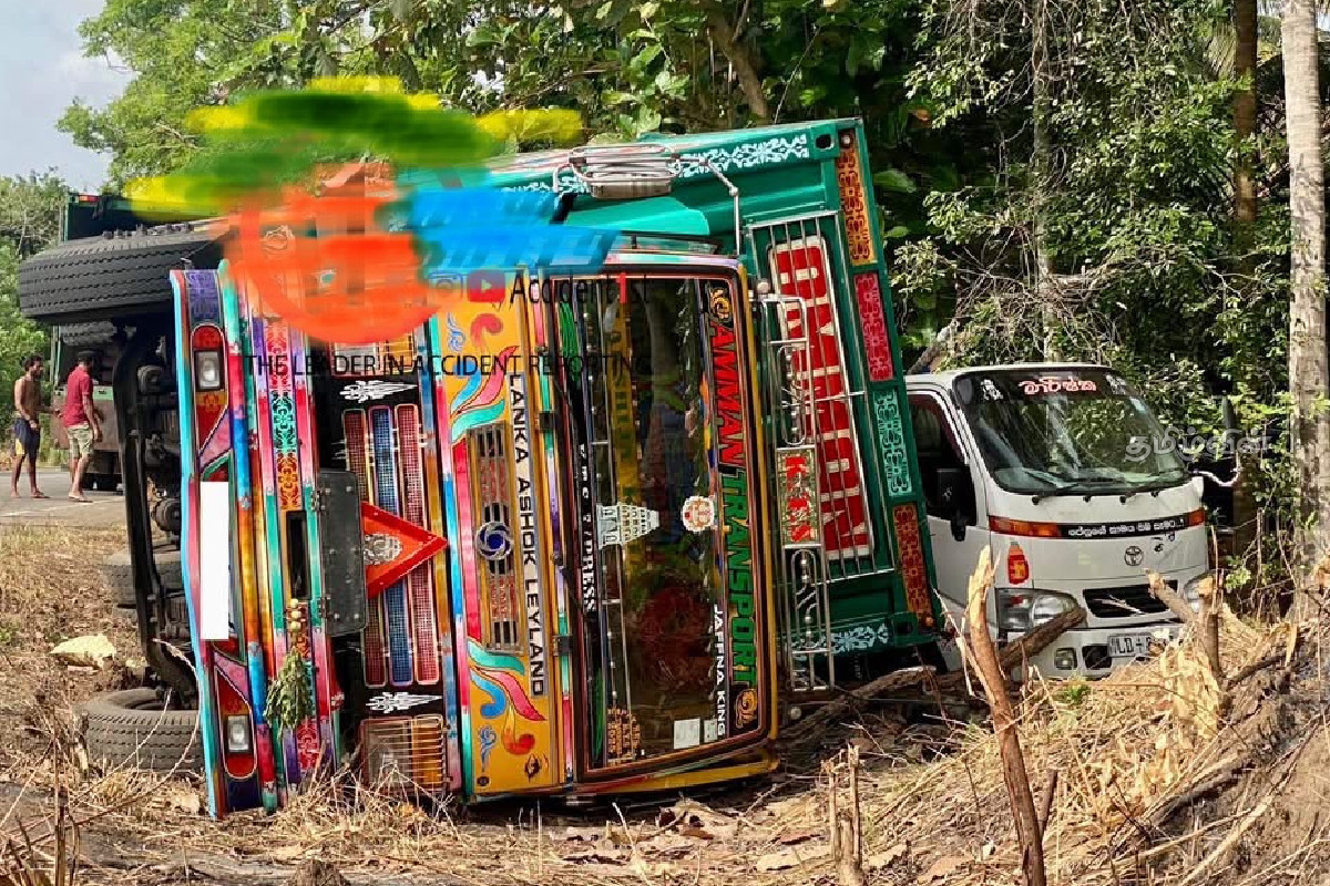 ஏ - 9 வீதியில் கோர விபத்து! இரு குடும்பஸ்தர்கள் சாவு | Fatal Accident On A9 Road Two Members Family Die ஏ - 9 வீதியில் கோர விபத்து! இரு குடும்பஸ்தர்கள் சாவு | Fatal Accident On A9 Road Two Members Family Die