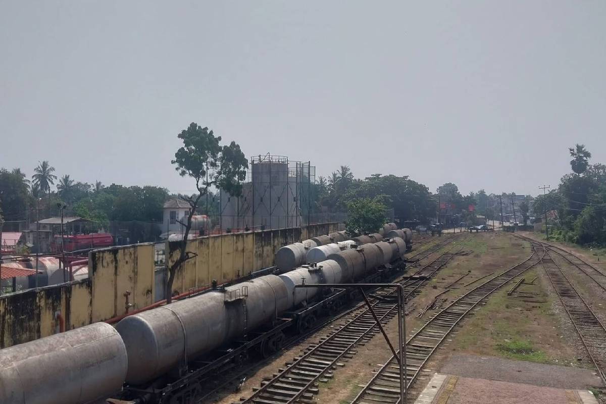 அச்சம் வேண்டாம் ; மட்டக்களப்பில் எரிபொருள் தட்டுப்பாடு இல்லை | Don T Panic There No Fuel Shortage In Batticaloa அச்சம் வேண்டாம் ; மட்டக்களப்பில் எரிபொருள் தட்டுப்பாடு இல்லை | Don T Panic There No Fuel Shortage In Batticaloa