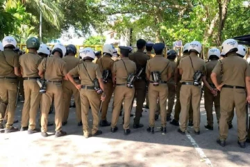 கொழும்பில் பொலிஸார் மீது கூர்மையான ஆயுதத்தால் தாக்குதல் முயற்சி
