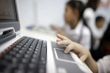 மடிக்கணினி வெடித்து பயங்கர விபத்து... இரண்டு சிறுவர்கள் பரிதாபமாக உயிரிழப்பு!