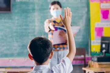 ஆங்கிலத்தில் உச்சரிக்க முடியவில்லை., குழந்தையின் கை எலும்பை முறித்த ஆசிரியர் கைது