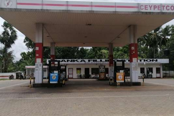 தேசிய ரீதியில் சாதனை படைத்த வவுனியா எரிபொருள் நிலையம்! | Vavunia Fuel Station Is A National Record Holder