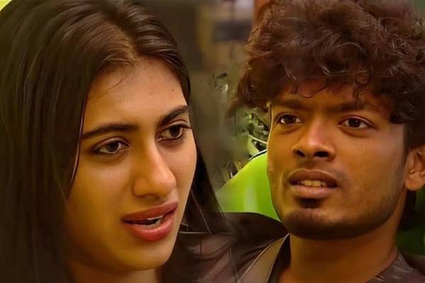 என்னடா நடக்குது இங்க..நிக்சனுக்கு முத்தம் கொடுத்த ஐஷு.. எல்லை மீறும் ரொமான்ஸ் காட்சிகள் | Aishu Kiss Nixen In Bigg Boss