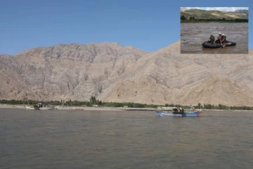 ஆசிய நாடொன்றில் படகில் பயணித்த குழந்தைகள் உட்பட 20 பேர் பலி! 5 பேர் மாயம்