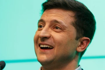 ரஸ்ய படையெடுப்பை துணிந்து எதிர்கொள்ளும் "தலைவர்- தளபதியாக" மாறிய “நகைச்சுவை நடிகர்”(வீடியோ)