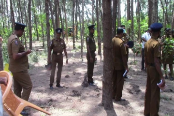 மட்டக்களப்பிலும் புலிகளின் தங்கத்தை தேடிய நால்வர் சிக்கினர்- ஒருவர் காவல்துறை உத்தியோகத்தர்