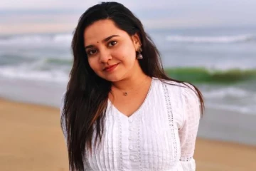 பிரபல சீரியல் நடிகை நேஹாவின் மாடர்ன் உடை புகைப்படங்கள்