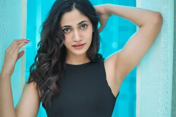 ஷார்ட் ஆன மாடர்ன் உடையில் அசத்தும் லாஸ்லியா.. அவரா இப்படி?