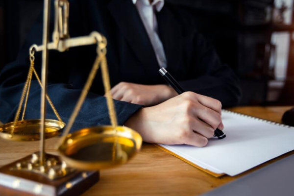 சட்டத்தரணிகளை வழிமறித்து தாக்குதல்; ஒருவர் கைது மற்றவர்களுக்கு வலைவீச்சு! | Suspect Arrested Assault On Lawyers Nugegoda