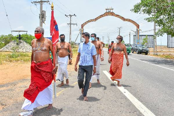 நல்லூர் வரவேற்பு வளைவில் பறக்கும் சேவல் கொடி (படங்கள்) | Rooster Flag At Nallur Welcome Ramp