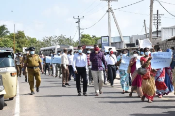 கல்வியை இராணுவ மயமாகும் கொத்தலாவல சட்ட மூலத்தை ரத்து செய்- அணிதிரண்ட நூற்றுக்கணக்கான அதிபர் ஆசிரியர்கள்!