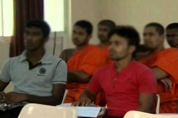 இறுதியாண்டில் காவிகளை துறக்கும் பல்கலைக்கழகங்களில் கற்கும் பிக்கு மாணவர்கள்-அமைச்சர் விதுர தகவல் | Monk Studying Universities Give Up Saffron Final