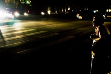 இருளில் மூழ்கிய  ஒன்ராறியோ;  27 ஆயிரம் பேர்  தவிப்பு!