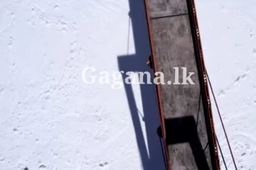 ගංගාවක් දැඩි දුඟදක් ද සහිතව විෂ පෙණවලින් පිරී යයි - වාර්තා අතරටත් එක් වෙයි.. (VIDEO)