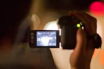 யாழில் முகம் சுழிக்க வைக்கும் சம்பவம்... ஆண், பெண் குளிப்பதை வீடியோ எடுத்த நபர்!