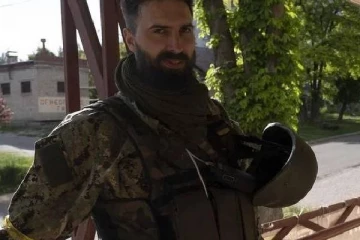 உங்கள் மகனை காப்பாற்ற முடியவில்லை: கனேடிய தாயாரிடம் மன்னிப்புக் கோரிய உக்ரேனிய தளபதி