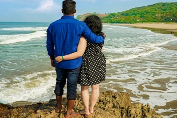 இலங்கையில் பாறைகள் - புதர்களில் பதுங்கிய பல ஜோடிகள்! கலைத்துப் பிடிக்கும் பொலிசாரின் அதிரடி