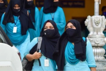 லயோலா கல்லூரிக்குள் ஹிஜாபுக்கு தடை விதித்த நிர்வாகம் - மாணவர்கள் போராட்டத்தால் பரபரப்பு