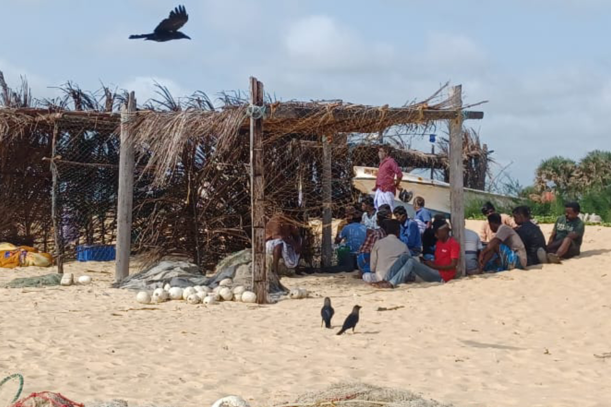 யாழ். வடமராட்சி கடலில் மாயமான 4 கடற்றொழிலாளர்கள்: தீவிர தேடுதல் - அதிகாரிகள் அலட்சியப் போக்கு | 4 Fishermen Missing In Vadamaratchi Sea Jaffna