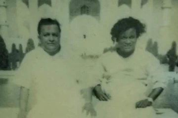 இந்த புகைப்படத்தில் இருக்கும் இரண்டு மாபெரும் நட்சத்திரங்கள் யார் தெரியுமா?