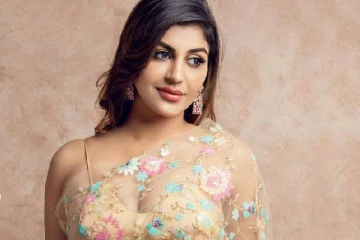 23 வயதில் இப்படியொரு போஸ்!! நடிகை யாஷிகா ஆனந்த் வெளியிட்ட கிளாமர் புகைப்படங்கள்..