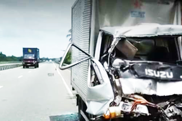 தெற்கு அதிவேக நெடுஞ்சாலையில் விபத்து: ஒருவர் படுகாயம் | South High Way Accident Sri Lanka