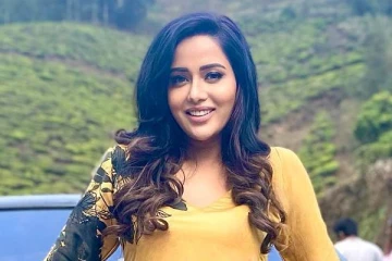 இட்லி துணி போல் உடையணிந்த ரைஸா, செம்ம ரீச் ஆன புகைப்படங்கள்